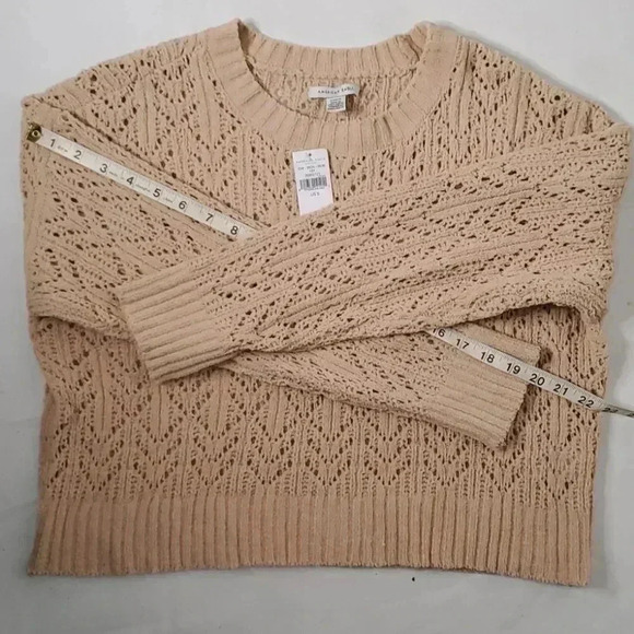 American Eagle Outfitters Beige Cropped Boxy Cable Knit Pullover  Sweater Sz S - Picture 7 of 9